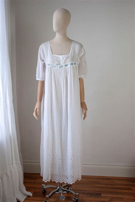 1900 nightgown